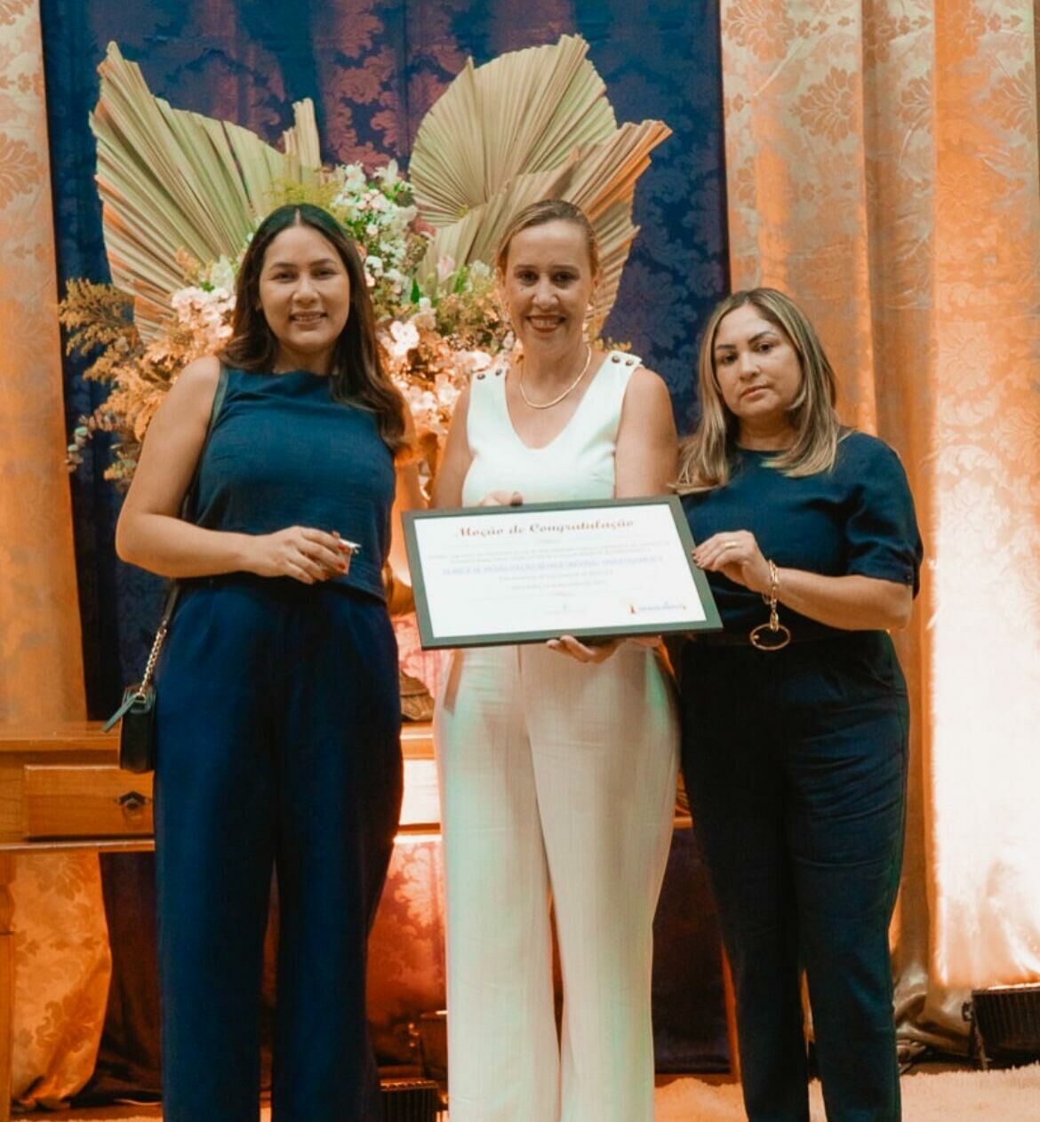 Imagem de compartilhamento para o artigo Excelência e compromisso reconhecidos: Clínica Divertidamente é homenageada pela Câmara Municipal de Sidrolândia da MS Todo dia